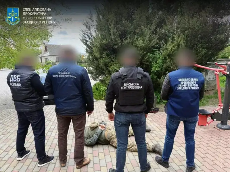 На Тернопільщині затримали солдата, який за 25 тисяч доларів обіцяв «вирішити» непридатність до служби