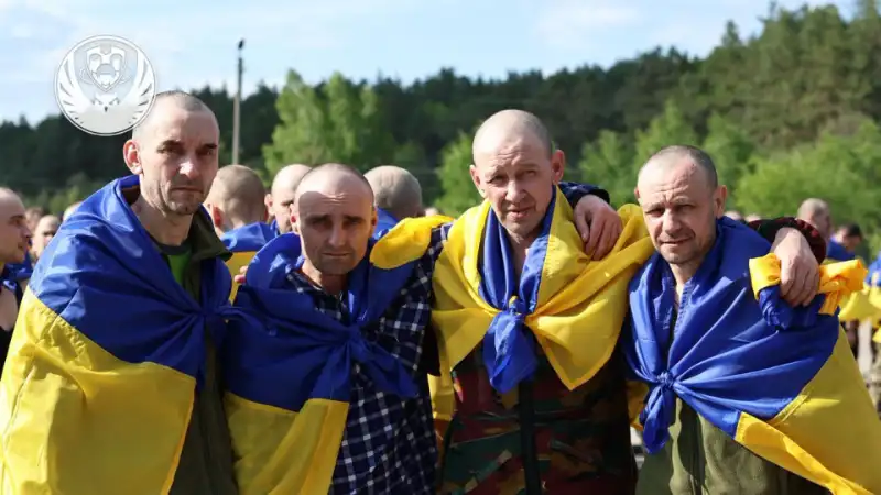 Повернення додому: Україна визволила 390 громадян у межах великого обміну полоненими