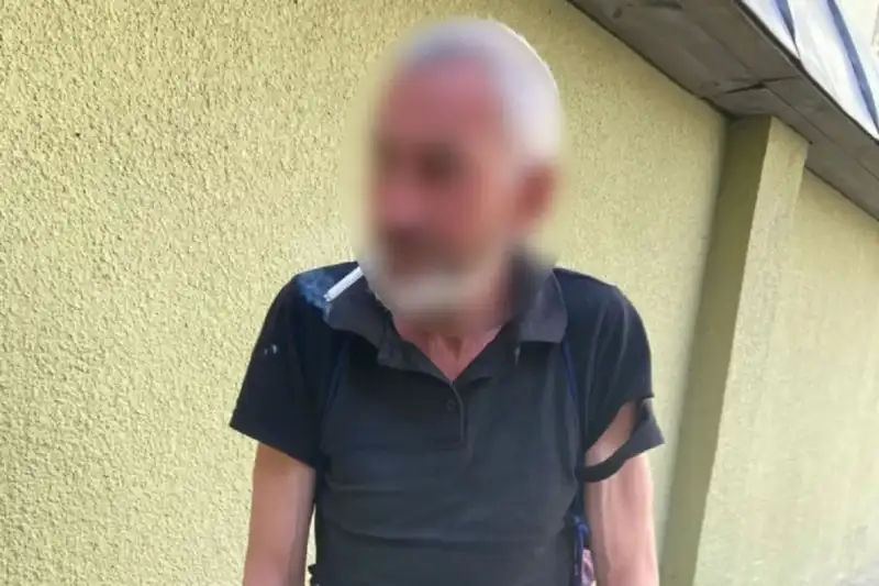 У центрі Тернополя чоловік пошкодив алею пам’яті загиблих воїнів — поліція склала протокол