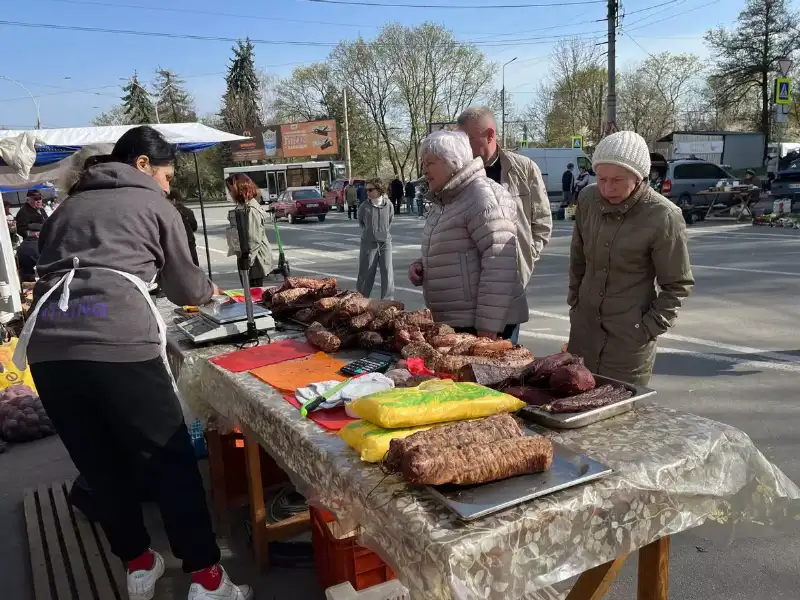 Паски, шинка й овочі: що й за скільки можна купити на великодньому ярмарку в Тернополі
