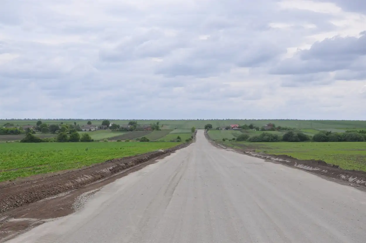На Чортківщині місцева дорога оживає завдяки співпраці громади й аграріїв