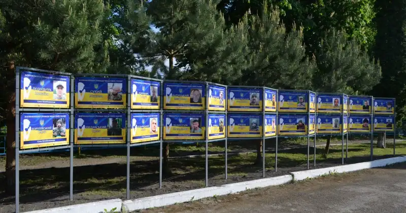 «Алея Надії» у Білобожниці: громада встановила портрети зниклих безвісти захисників