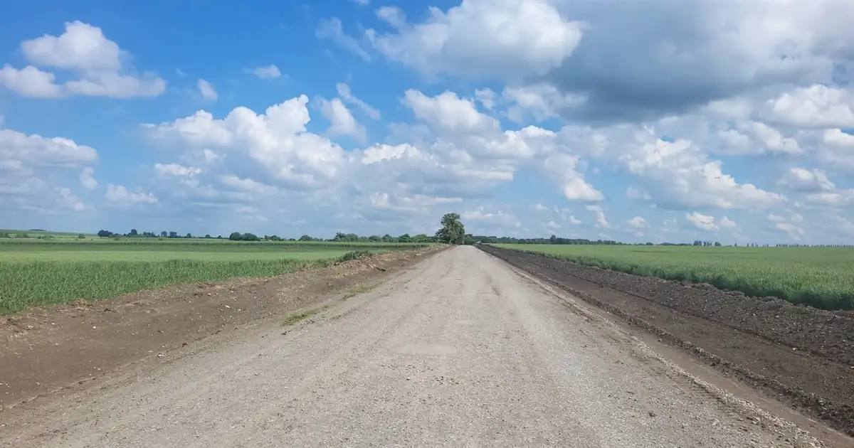 На Чортківщині місцева дорога оживає завдяки співпраці громади й аграріїв