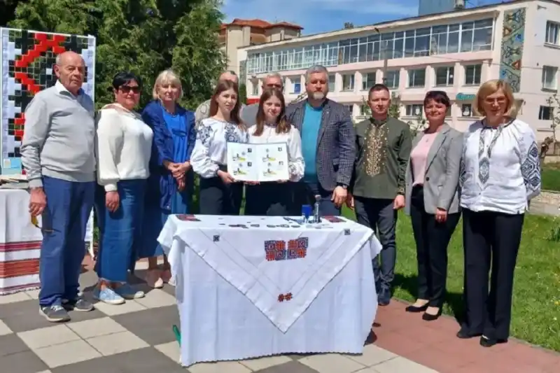 На честь Романа Завадовича у Зборові погасили лімітовану марку з портретом казкаря
