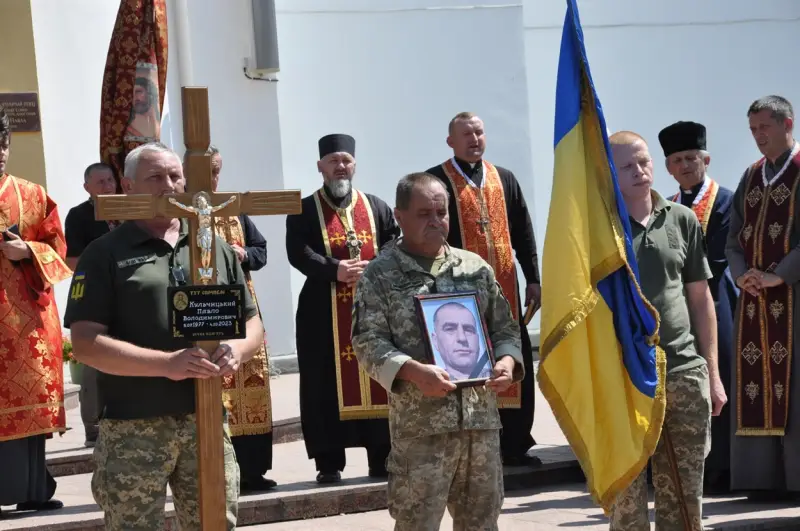 Повернення через роки очікування: у Семаківцях попрощалися з воїном Павлом Кульчицьким