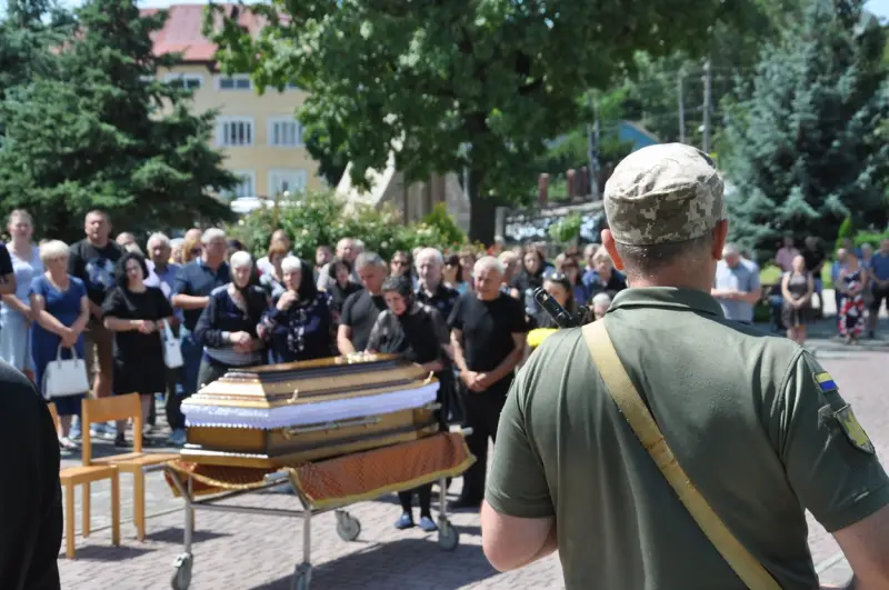 Повернення через роки очікування: у Семаківцях попрощалися з воїном Павлом Кульчицьким