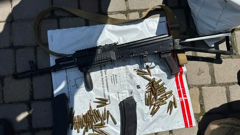 На Тернопільщині вилучили автомати, тисячі набоїв і гранату